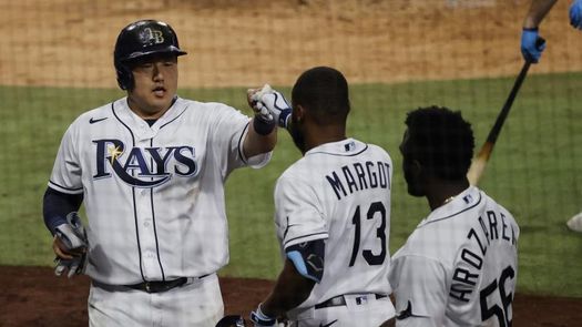 El novato cubano Arozarena establece nueva marca de jonrones en playoffs