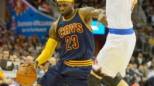 90-95. James habló más que jugó y perdió en el debut con los Cavaliers