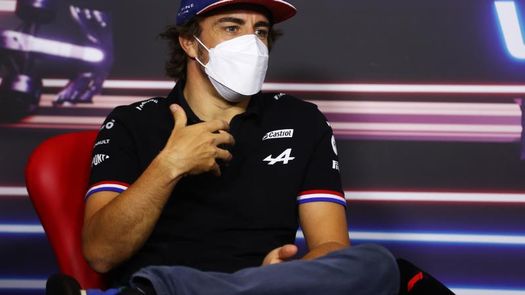Alonso: Con Hamilton no pasó nada en 2007, era más con el equipo