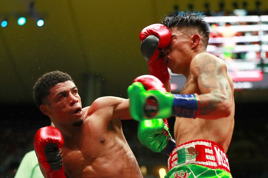 El peleador Ronald Gallito Batista (izquierda) es uno de los seis panameños que aparecieron en el ranking de la AMB correspondiente al mes de junio del 2023. Foto: Archivo