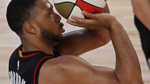 Gordon sorprende con 50 puntos; Doncic, doble-doble; Heat, más líderes