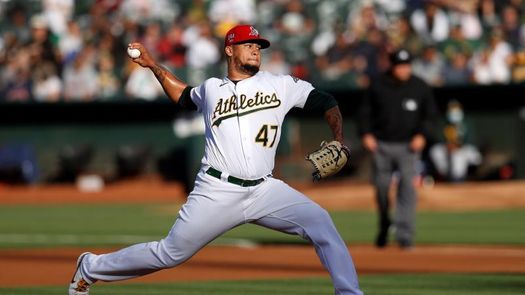 2-1. El dominicano Montas gana duelo a McCullers y Oakland rompe mala racha