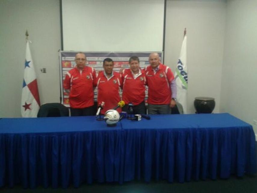Hernán Darío Gómez junto a su cuerpo técnico llegan a Panamá para poner en marcha su trabajo