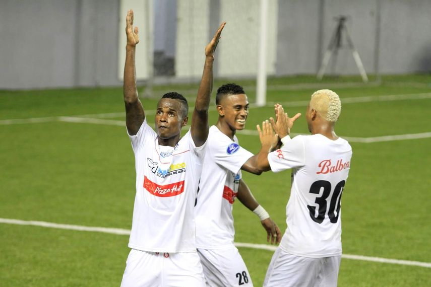 Árabe Unido sale del Maracaná con las manos llenas