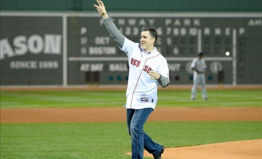 Mueller renuncia como entrenador de bateo de los Cachorros