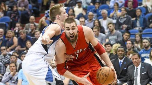 99-113. Williams lidera a los Raptors que ascienden un lugar