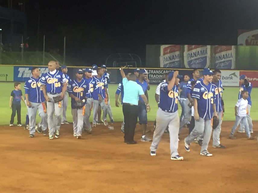 Colón logra su cometido y clasifica a la final del Béisbol Mayor