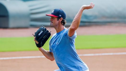 Cole Hamels, lesionado, dice adiós a la temporada y también a los Bravos