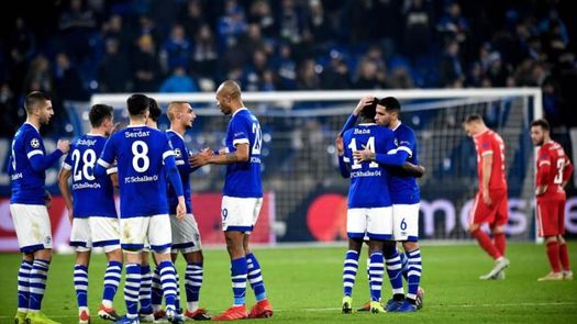 1-0. Schöpf le da un triunfo agónico al Schalke en duelo con poco fútbol