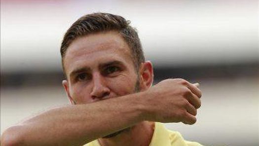 El mexicano Layún amenaza lucha por título de goleo de Pabón y Sanvezzo