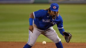 10-2. Guerrero Jr., y Bichette marcan el triunfo de los Azulejos