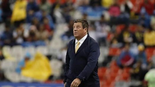 Miguel Herrera considera necesario erradicar las barras del fútbol mexicano