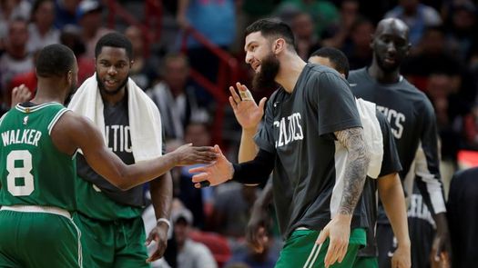 119-104. Hayward brilla en la noche de homenaje de Celtics a Kobe Bryant