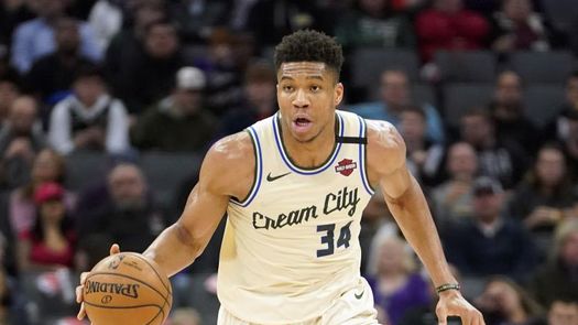 128-102. Antetokounmpo dirige ataque ganador de Bucks, líderes de la liga