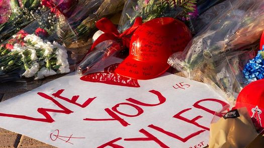 Cargos contra empleado de Angelinos que proporcionaba drogas a Skaggs