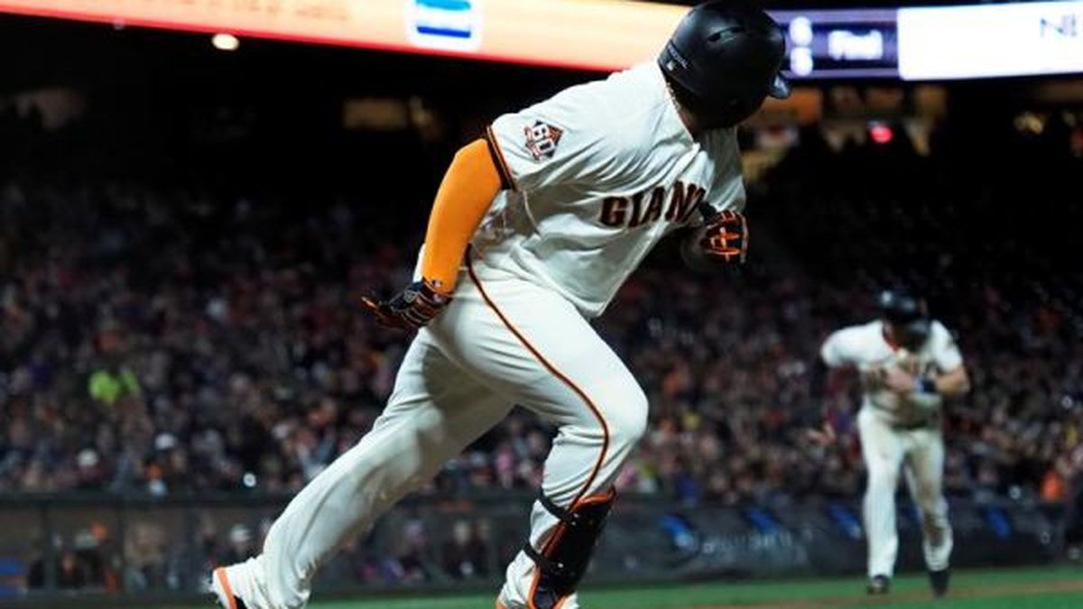 13-8. Bumgarner y Sandoval se combinan en triunfo de los Gigantes