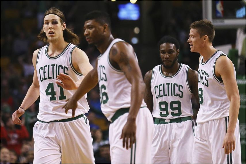 100-87. Zeller y Olynyk guiaron a los Celtics que buscan un boleto a la final