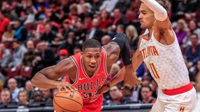 Lakers pierden el invicto de visitantes, Trae Young suma 42 puntos