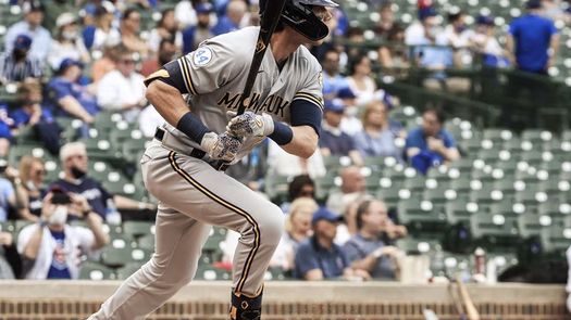 Christian Yelich impulsa su primer jonrón en la victoria de los Cerveceros