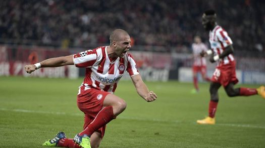 4-2. Olympiacos debió esperar hasta el final para sellar su pase a la Liga Europa