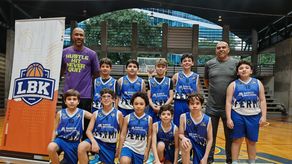 Imagen grupal del equipo de baloncesto Sub-12 masculino del Instituto Italiano Enrico Fermi. 