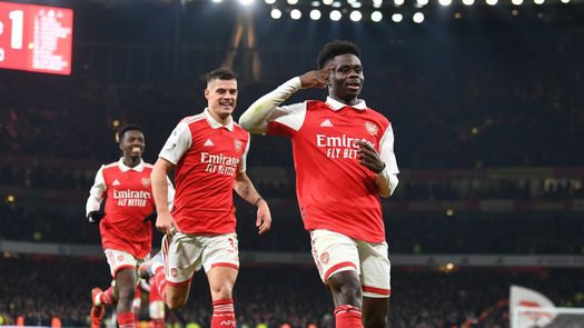 Arsenal se mantiene líder de la Premier League