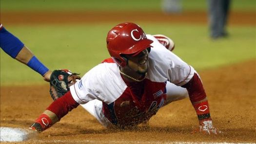 Los peloteros cubanos Yulieski y Lourdes Gourriel desertan en R.Dominicana