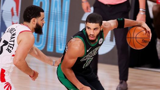 Los Celtics destronan a los Raptors en el Este; los Nuggets dan suspense en el Oeste
