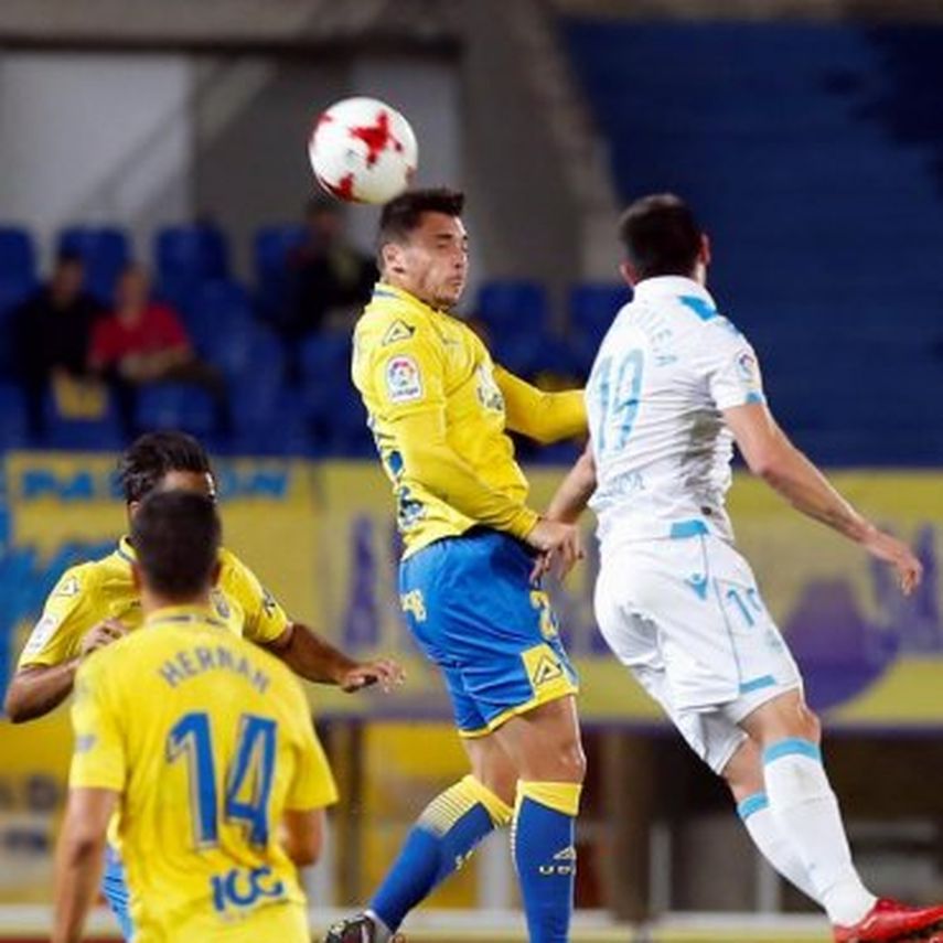 Borja Valle intuye que su situación no variará mucho tras el doblete en Copa