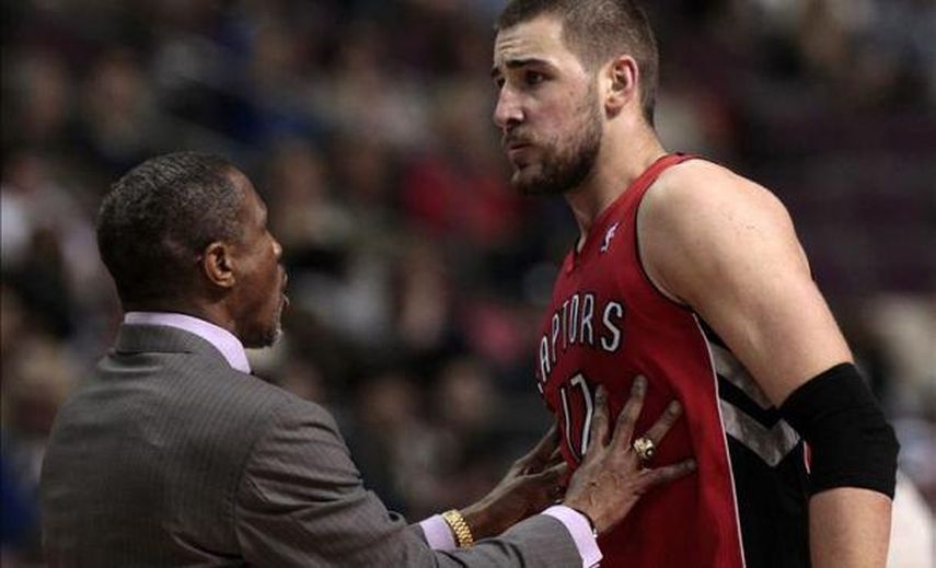 Los Raptors ejercen las opciones de Valanciunas y Ross