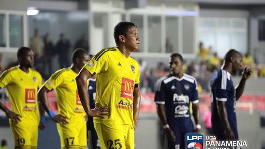 Chorrillo y Atlético Nacional quedan en blanco en la ida