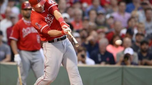 Trout y Stanton ganaron el Premio Hank Aaron como mejores bateadores