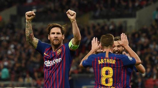 Messi aguanta la presión de Dybala, Dzeko y Neymar