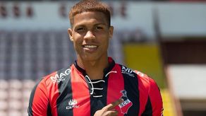 Walker con la casaca del Olhanense de Portugal.&nbsp;