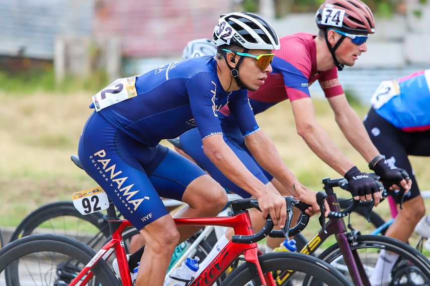 Gaviria líder del Tour, panameños Christofer Jurado noveno y Archibold decimo