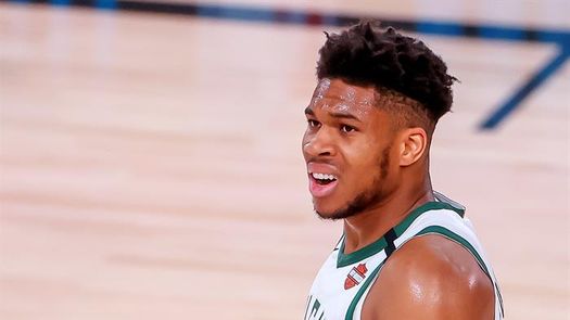 Antetokounmpo, James y Harden, finalistas al premio de Jugador Más Valioso