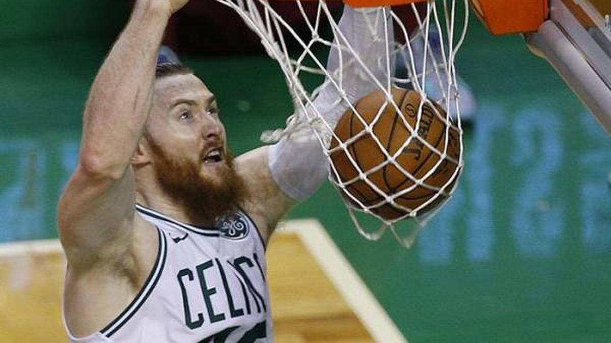 96-114. Baynes y los Celtics se dan un respiro ante Hawks, el peor equipo de la liga
