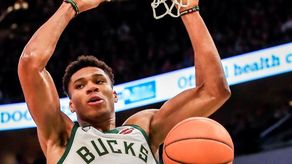 114-102. Antetokounmpo domina con un doble-doble y Ricky Rubio se lesiona