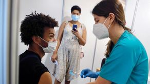 Sanidad administró 120 vacunas en Mestalla y 74 en el Martínez Valero