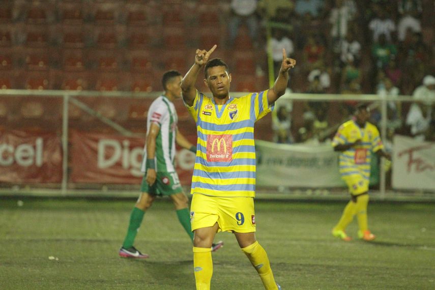 Chorrillo FC supera con autoridad al Alianza FC y es líder en solitario