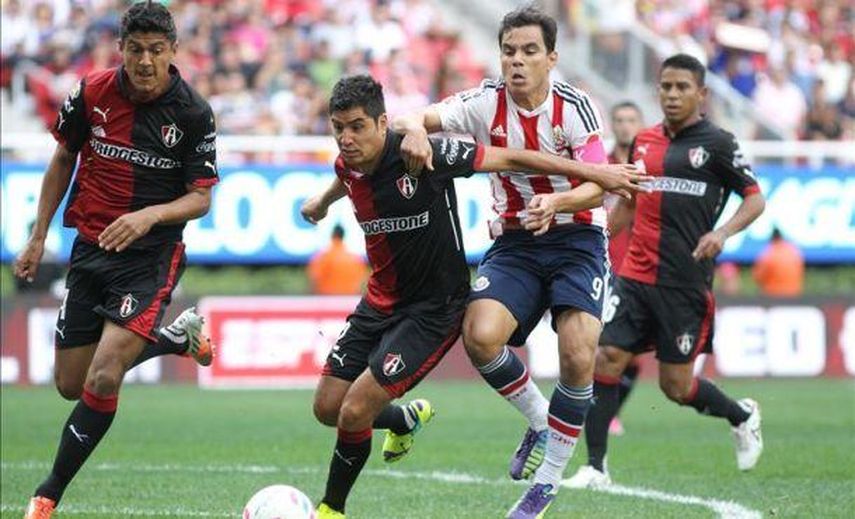 Chivas luchará hasta el final y en mayo veremos resultados, dice Omar Bravo