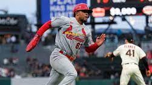 Edmundo Sosa con los Cardenales de San Luis en MLB.