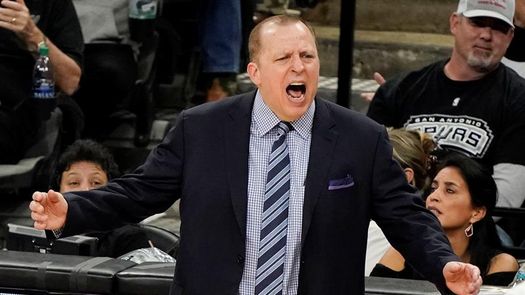 El entrenador Tom Thibodeau está muy cerca de los Knicks