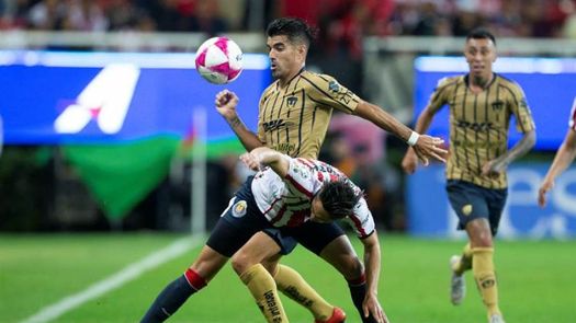 Pumas vence al Guadalajara con goles de los chilenos Mora y Rodríguez