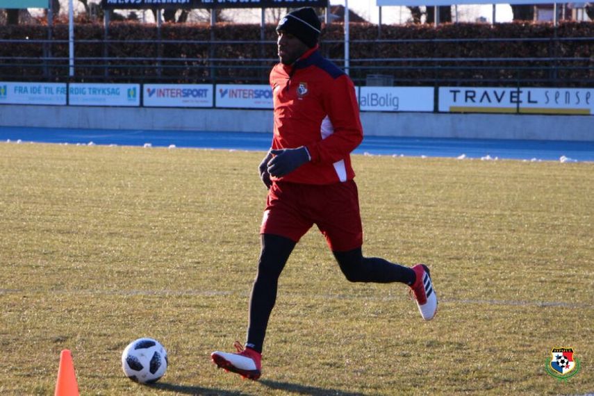 Luis Tejada no jugará ante Dinamarca