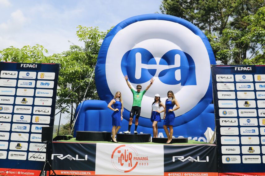 Supermán López ganó en Altos del María y es nuevo líder