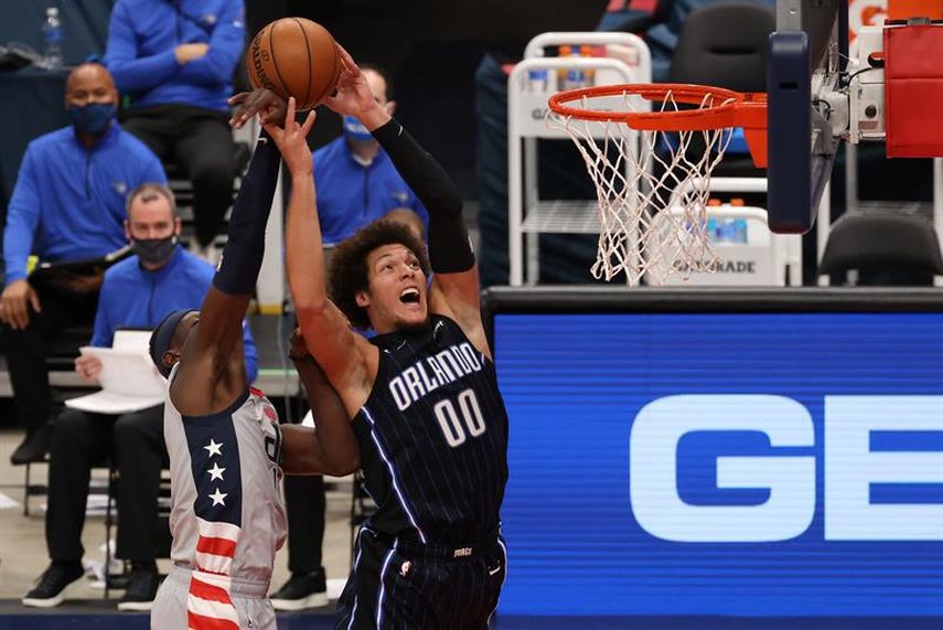 121-113. Gordon y Magic superan 43 puntos de Irving y cortan racha perdedora