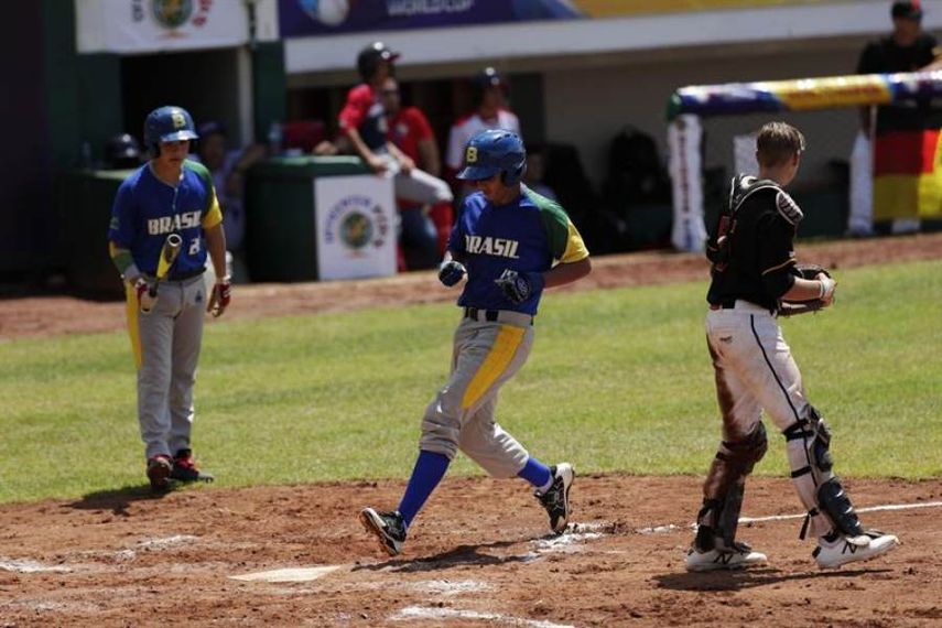 10-0. Brasil blanquea a Alemania con no hitter combinado