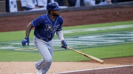 El cubano Arozarena hace valer nuevamente el poder de su bate