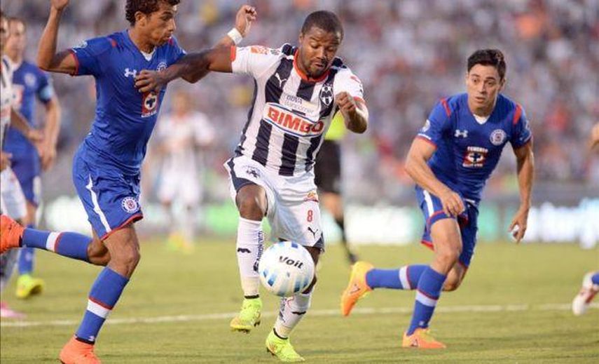 El colombiano Dorlan Pabón anota un triple y Monterrey vence 3-1 al Cruz Azul